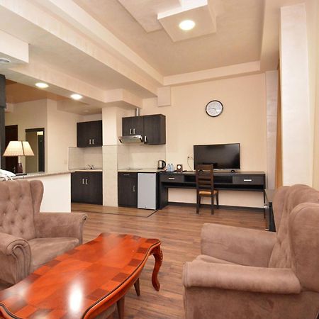 Partez Hotel Erivan Exterior foto