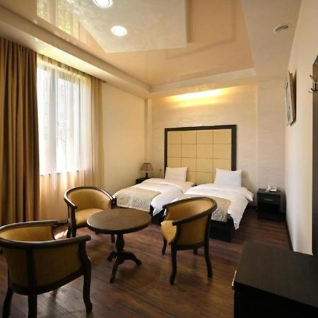 Partez Hotel Erivan Exterior foto