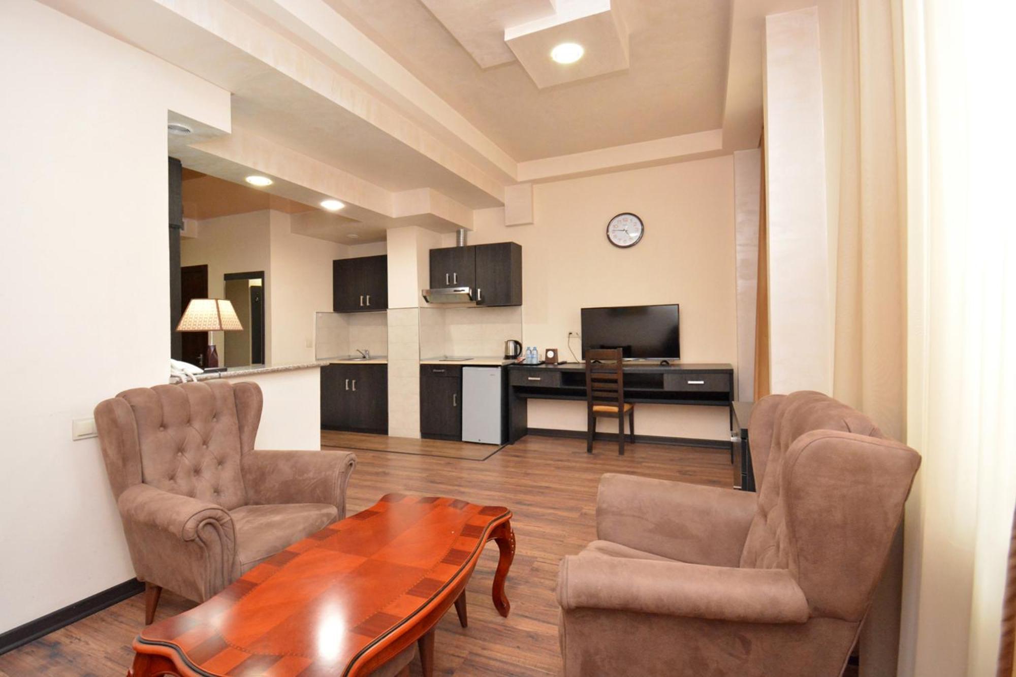 Partez Hotel Erivan Exterior foto
