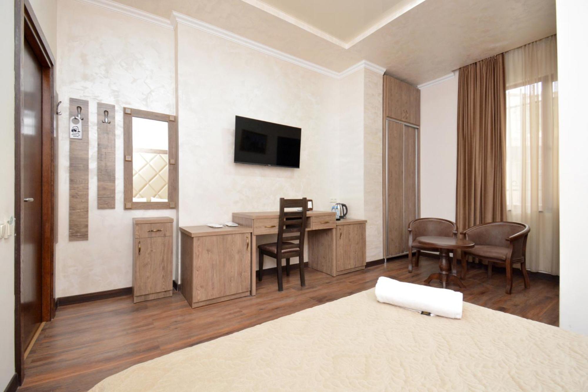 Partez Hotel Erivan Exterior foto