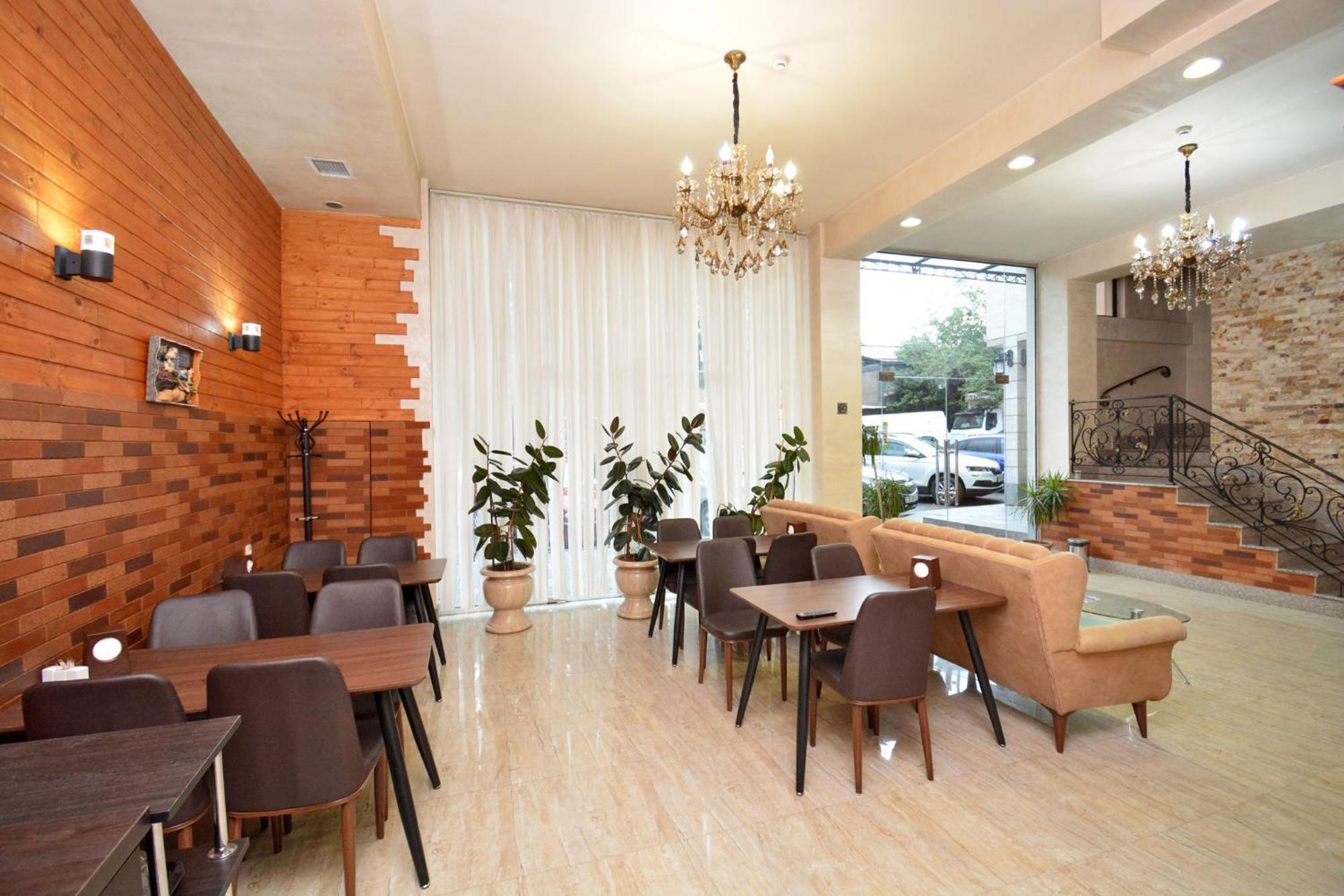 Partez Hotel Erivan Exterior foto