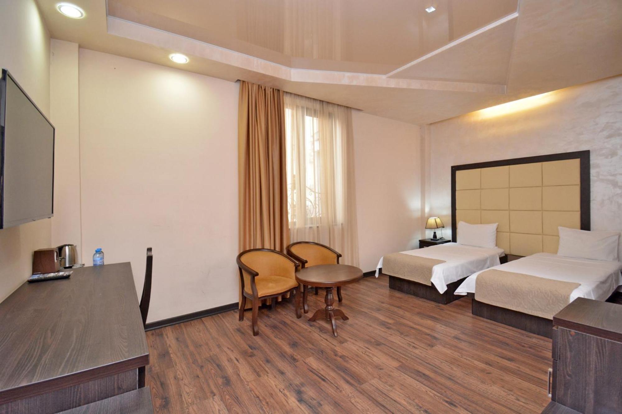 Partez Hotel Erivan Exterior foto