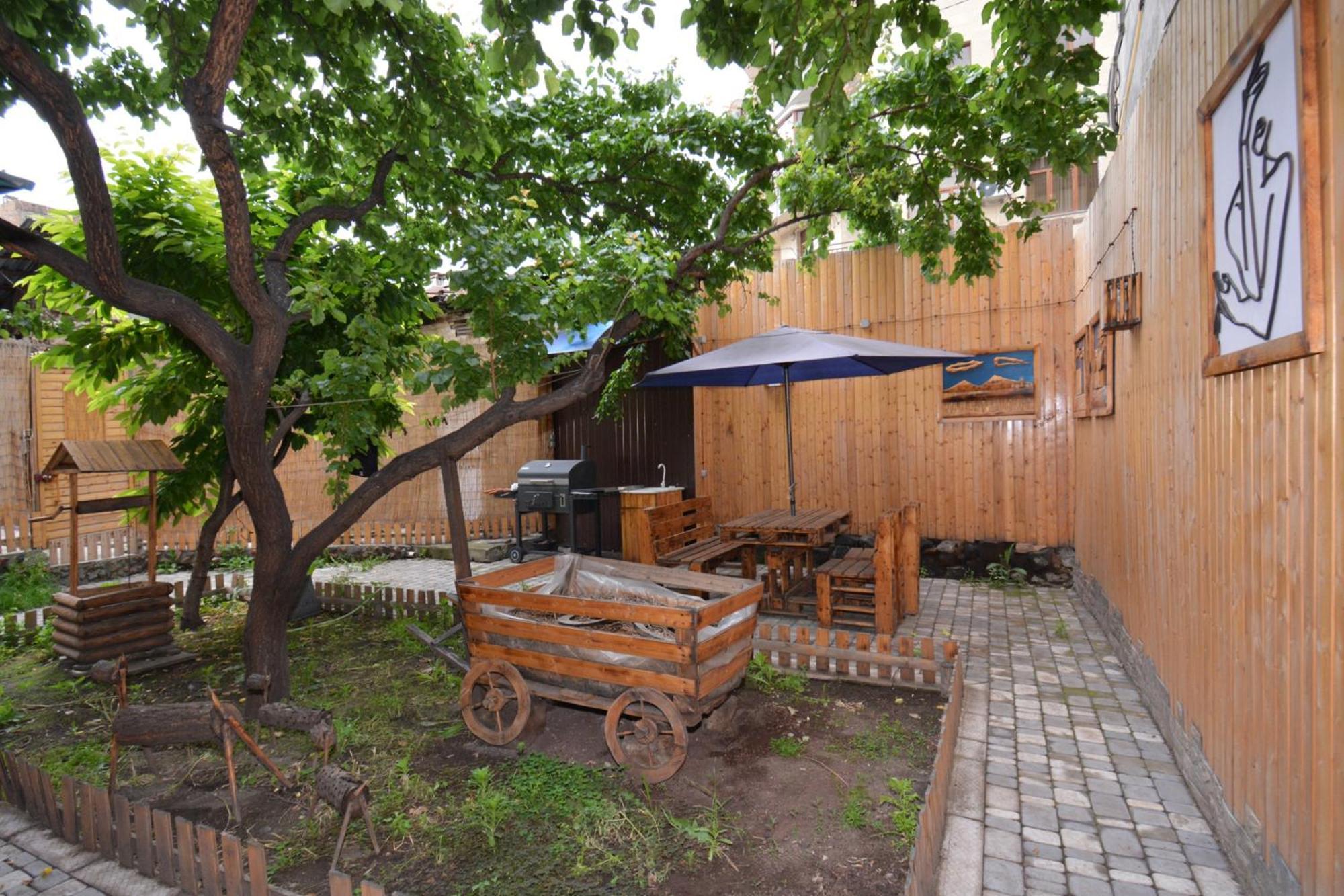 Partez Hotel Erivan Exterior foto
