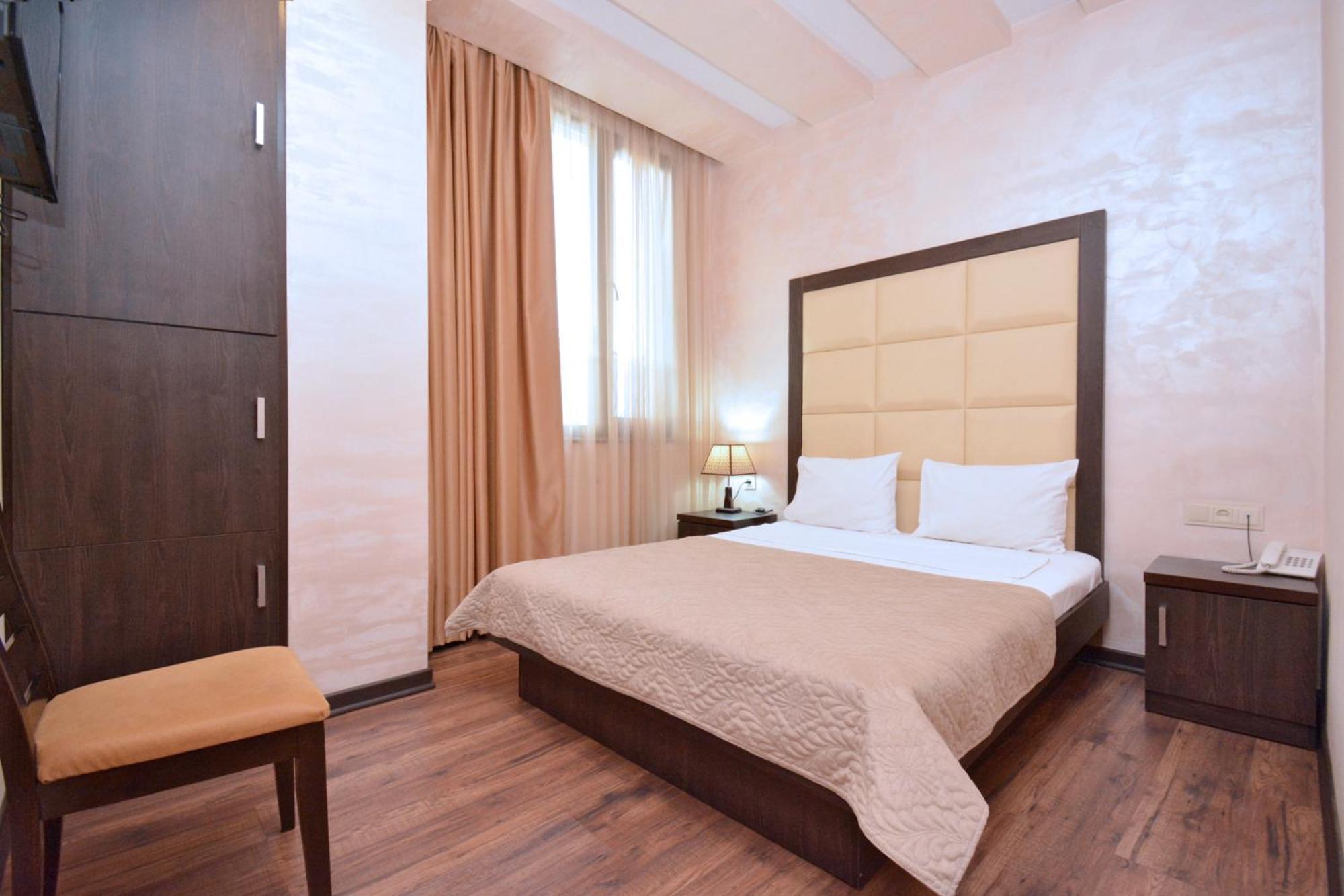 Partez Hotel Erivan Exterior foto