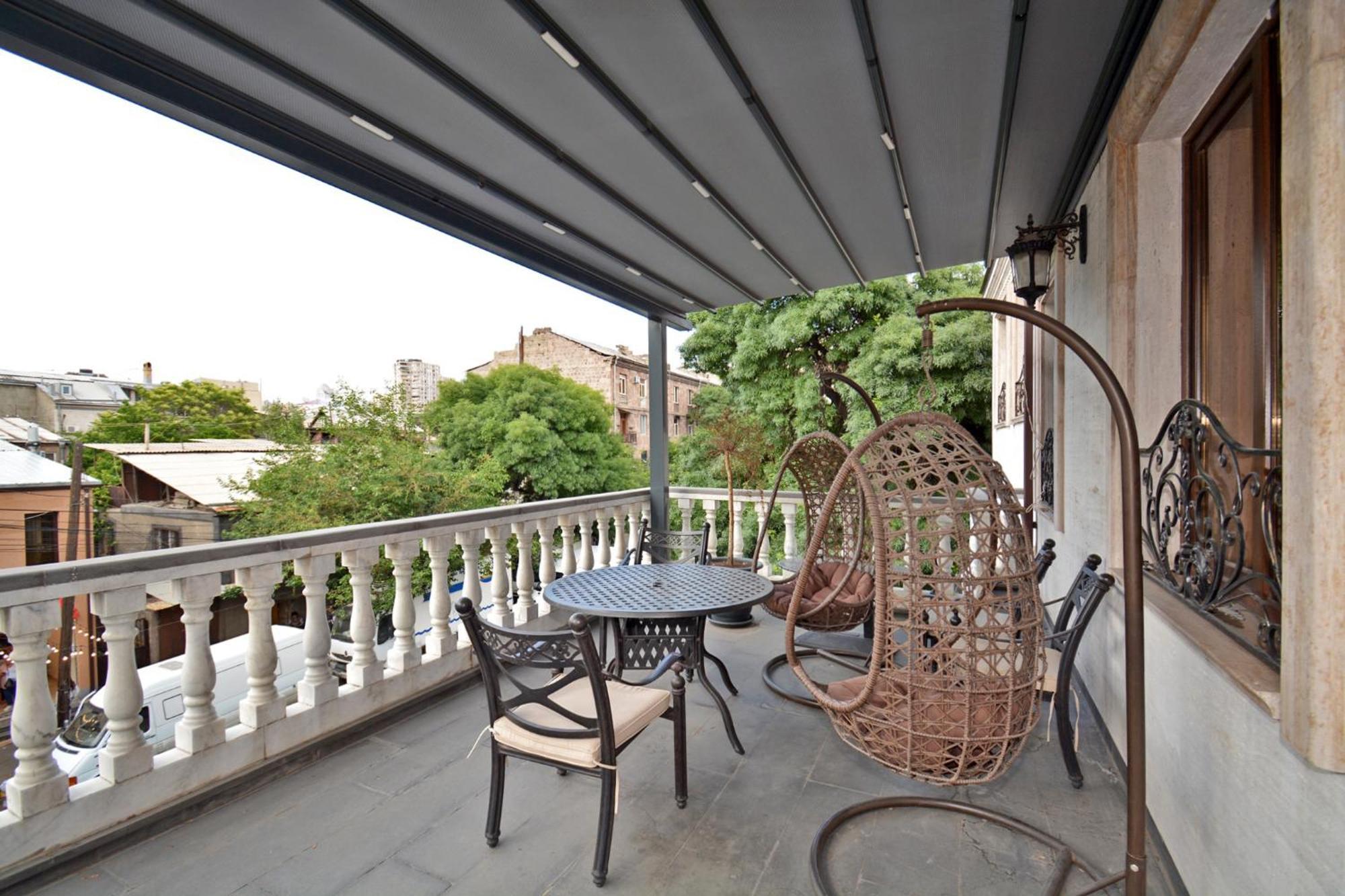 Partez Hotel Erivan Exterior foto