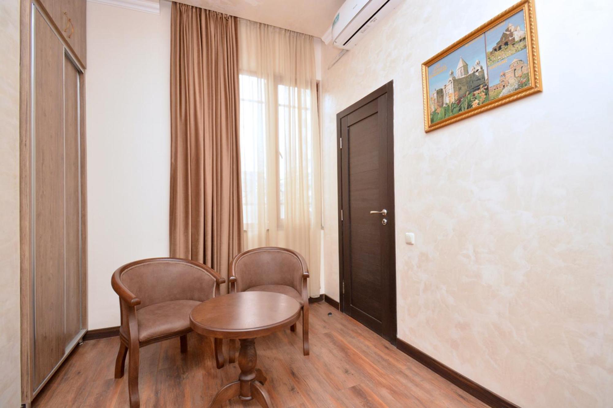 Partez Hotel Erivan Exterior foto