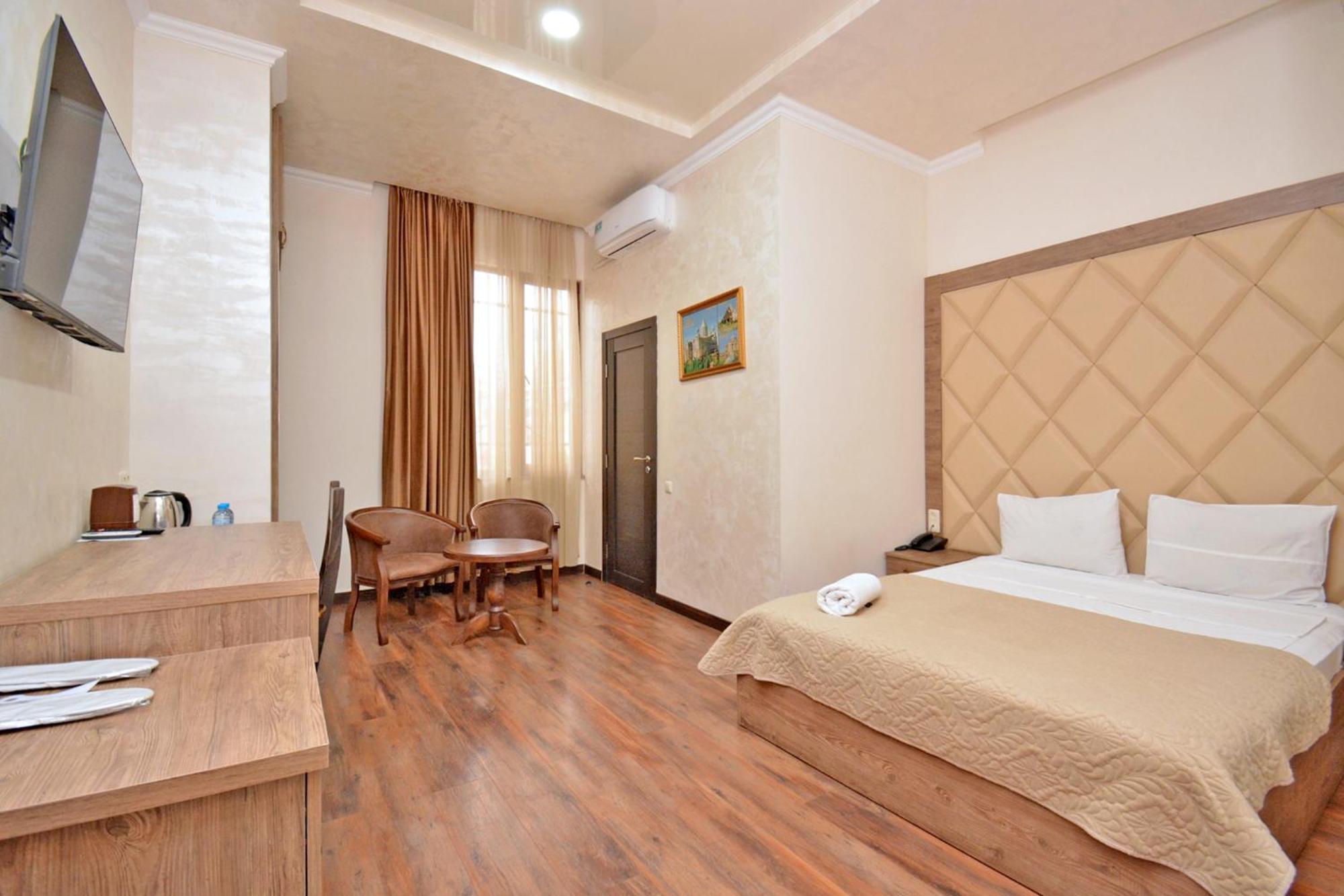Partez Hotel Erivan Exterior foto