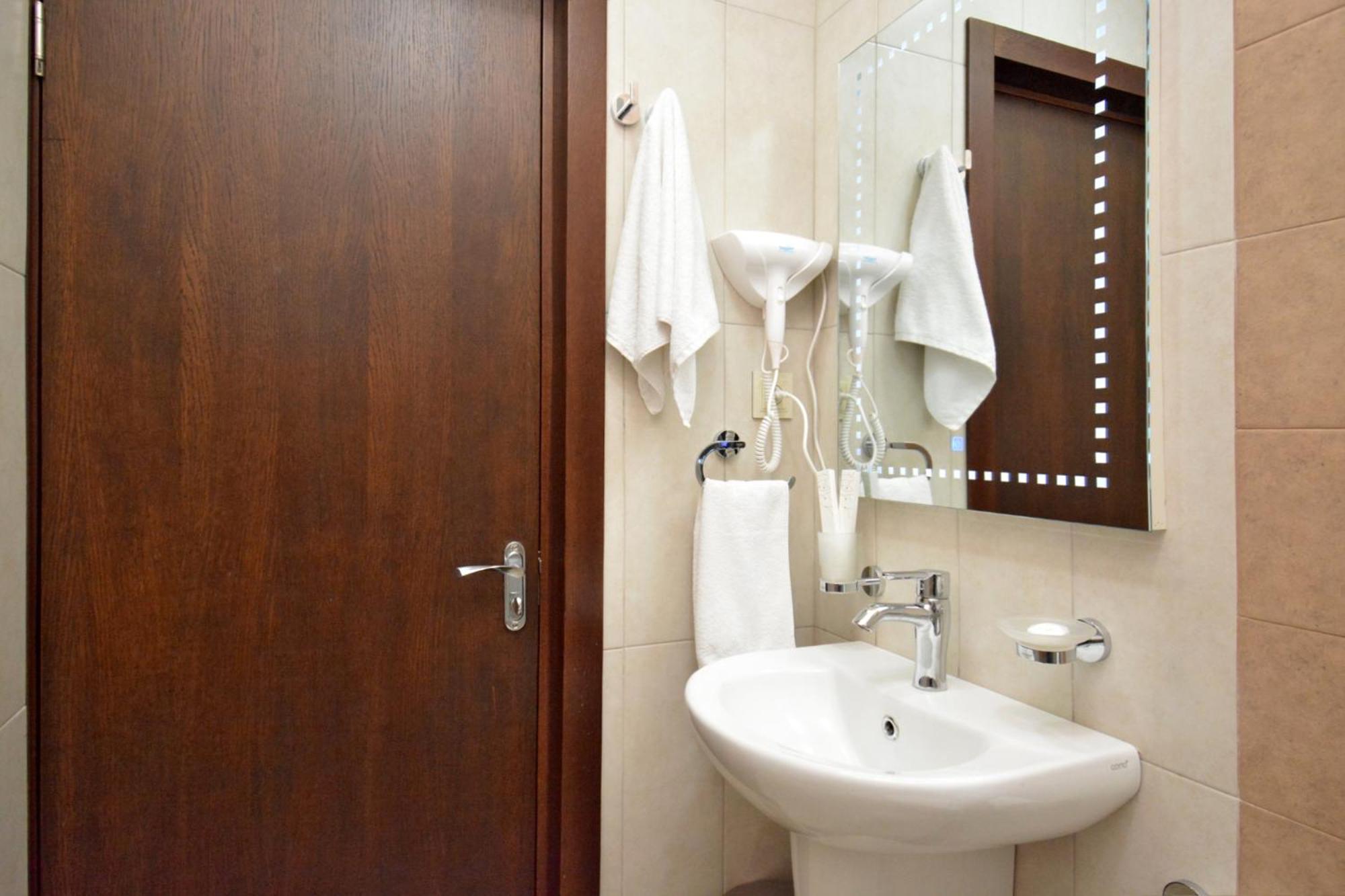 Partez Hotel Erivan Exterior foto