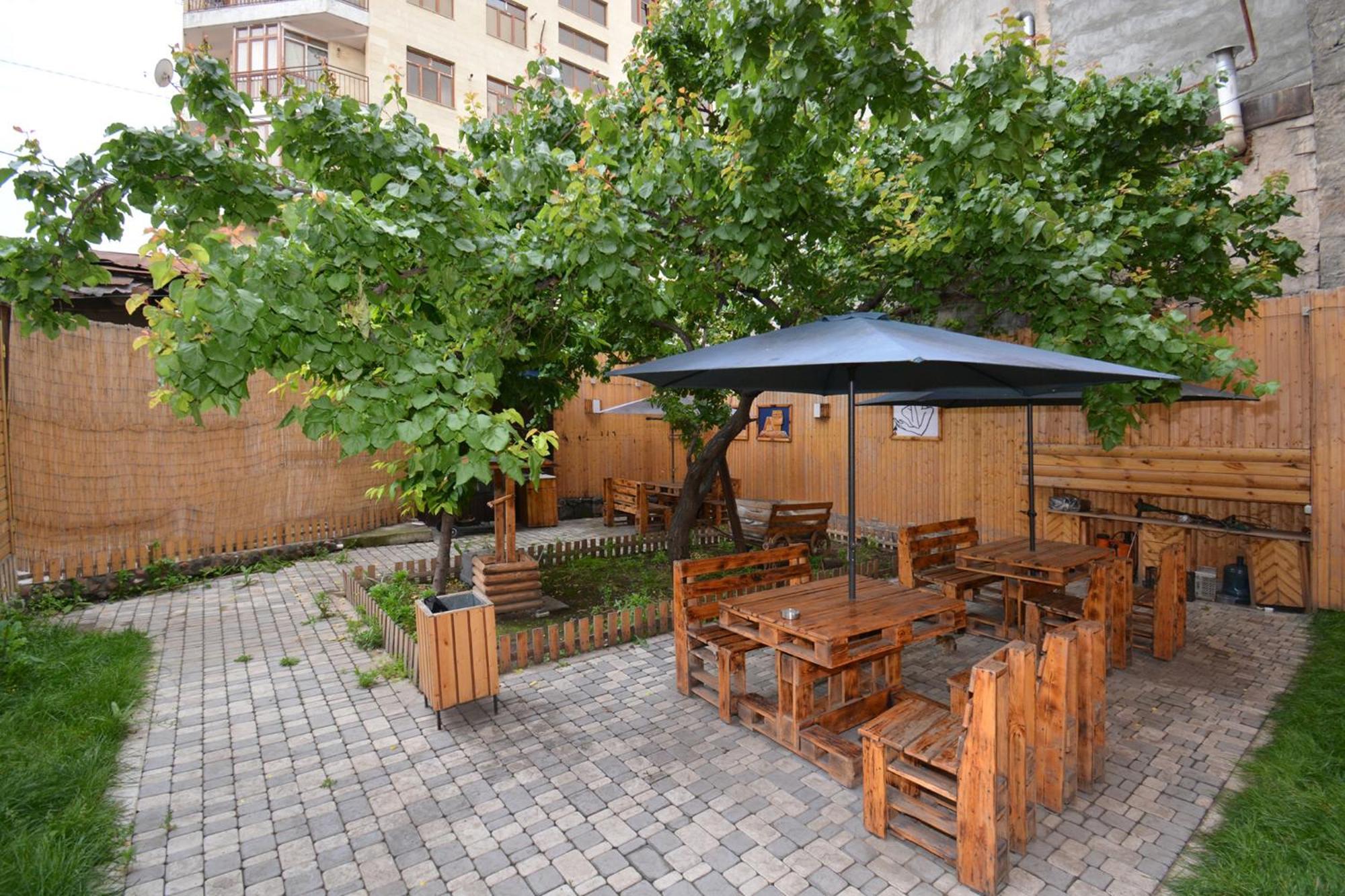 Partez Hotel Erivan Exterior foto